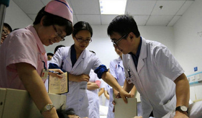 现场直击 走进妇科医院的男医生，性别在他们眼里只是专业的一部分